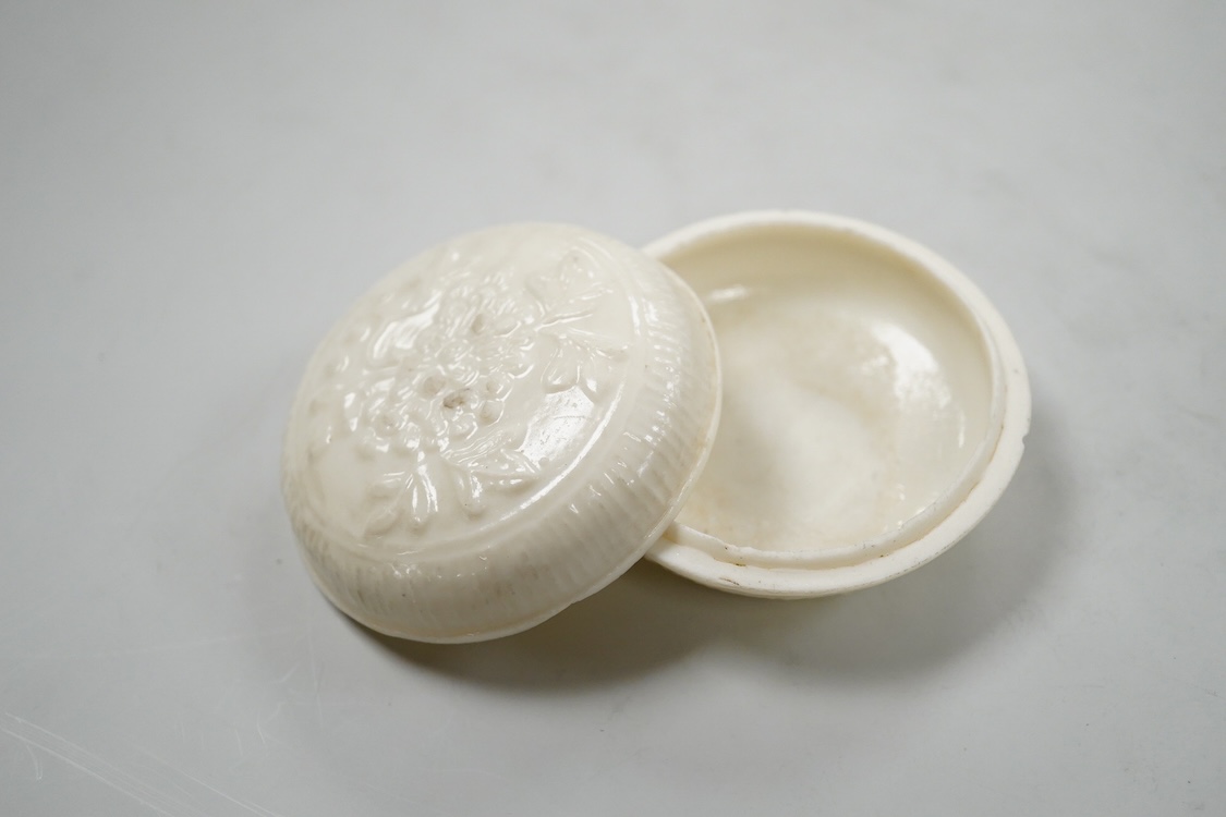 A Chinese Ming Dehua blanc de chine cosmetics box cover, 7.5cm wide